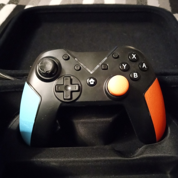 Nintendo Switch 7"- OLED - Neon Red and Blue Joy-Con edition - Picture 6 of 7